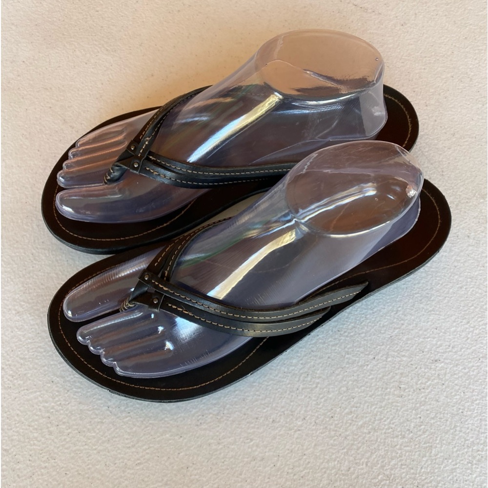 OluKai Womens U’I Thong Style Sandal Dark Java Leather Footbed Size 9